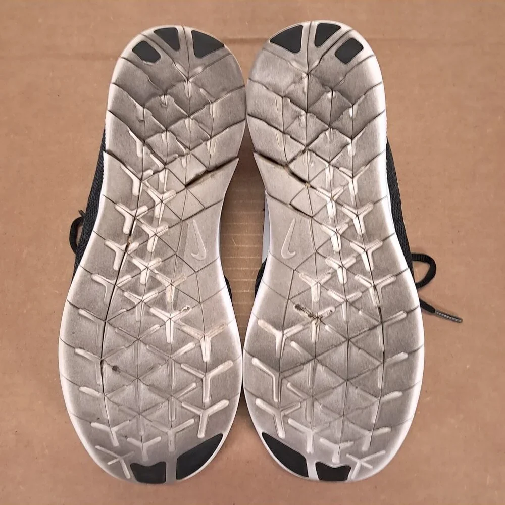 Nike Athletic Shoes Women 10 Free Rn Black White Running Sneakers 880840-001